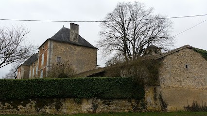 Chateau de MONTALEMBERT Chambers d'hotes, Chambre d'Hôtes à Montalembert