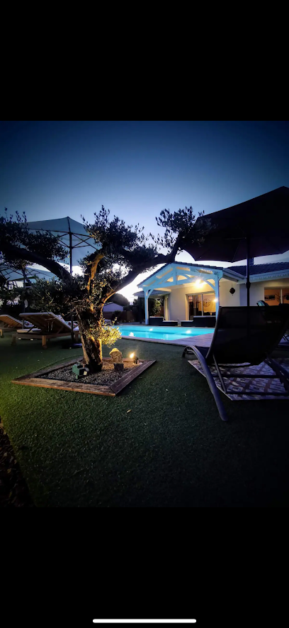 Villa Coloniale, Location De Vacances à Saint-Médard-en-Jalles
