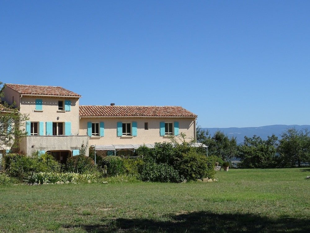 Cante Grillet Lacoste, Chambre d'Hôtes à Lacoste