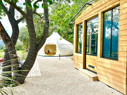 Hébergements Insolites - Domaine La Madeleine, Chambre d'Hôtes à Aubagne