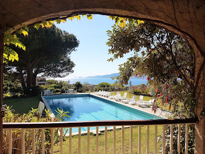 Les Amandiers: Location Chalet Bois Gîte Appartements Avec Piscine Vue Mer Calme Ajaccio Porticcio, Location De Vacances à Pietrosella