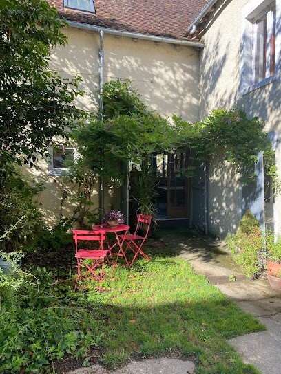 The wild feather workshops, Chambre d'Hôtes à Saint-Pierre-de-Maillé