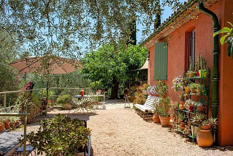 Le Clos Des Oliviers, Chambre d'Hôtes au Rouret