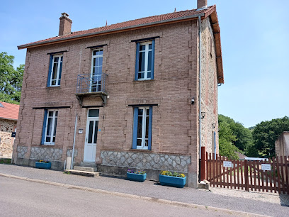 Cherry Blossom House, Chambre D'hôtes à Bujaleuf