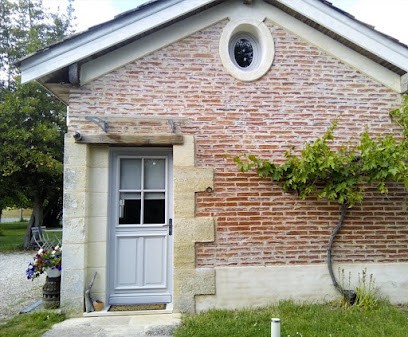 Bastide De Mongiraud : Gîte Et Chambres D'hôtes Avec Piscine, Proche Bordeaux, Châteaux Du Médoc Et Des Plages En Gironde, Maison d'Hôtes à Blanquefort