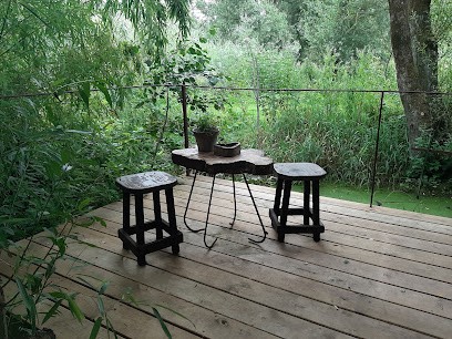 La Roulotte Et La Cabane Des Marais, Chambre d'Hôtes à La Madelaine-sous-Montreuil