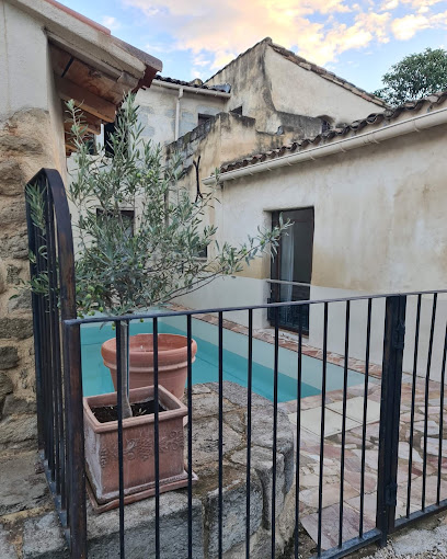 Le Repaire De Mélusine Location De Vacances à Barbentane