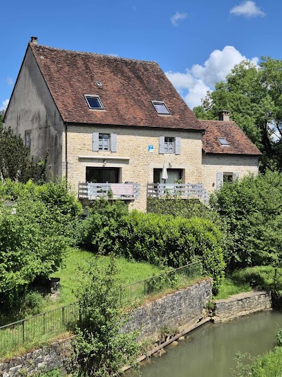 Au Lavoir Du Serein, Chambre d'Hôtes à Arlay