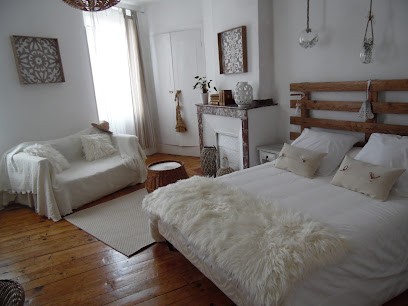 La Maison D'Hestia, Location de Vacances à Villeneuve-d'Olmes