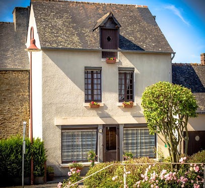 La Petite Maison Près De L'Eglise, Chambre d'Hôtes à Meillac