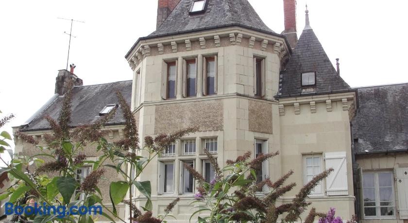 THE TURRET OF LADDERS, Chambre d'Hôtes à Lésigny