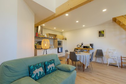 Logement au bord de la Charente, Location de Vacances à Chérac