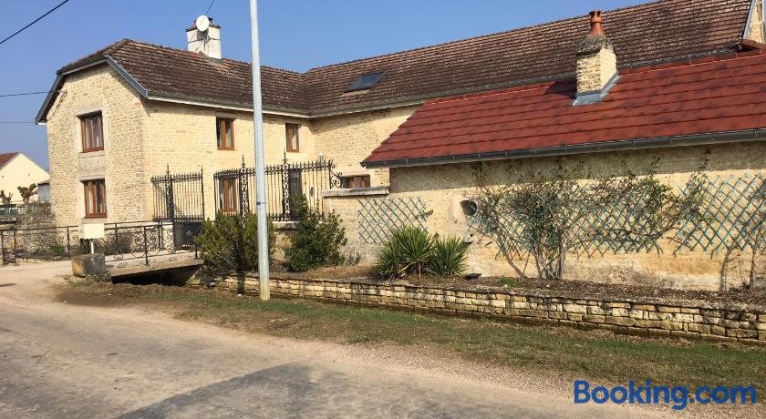 Au Bord de La Dhuy, Chambre d'Hôtes à Orges