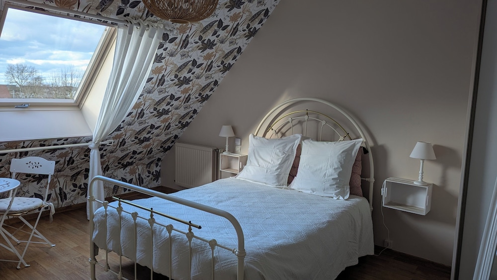 Chambre Rose Blanche, Chambre D'hôtes au Lude
