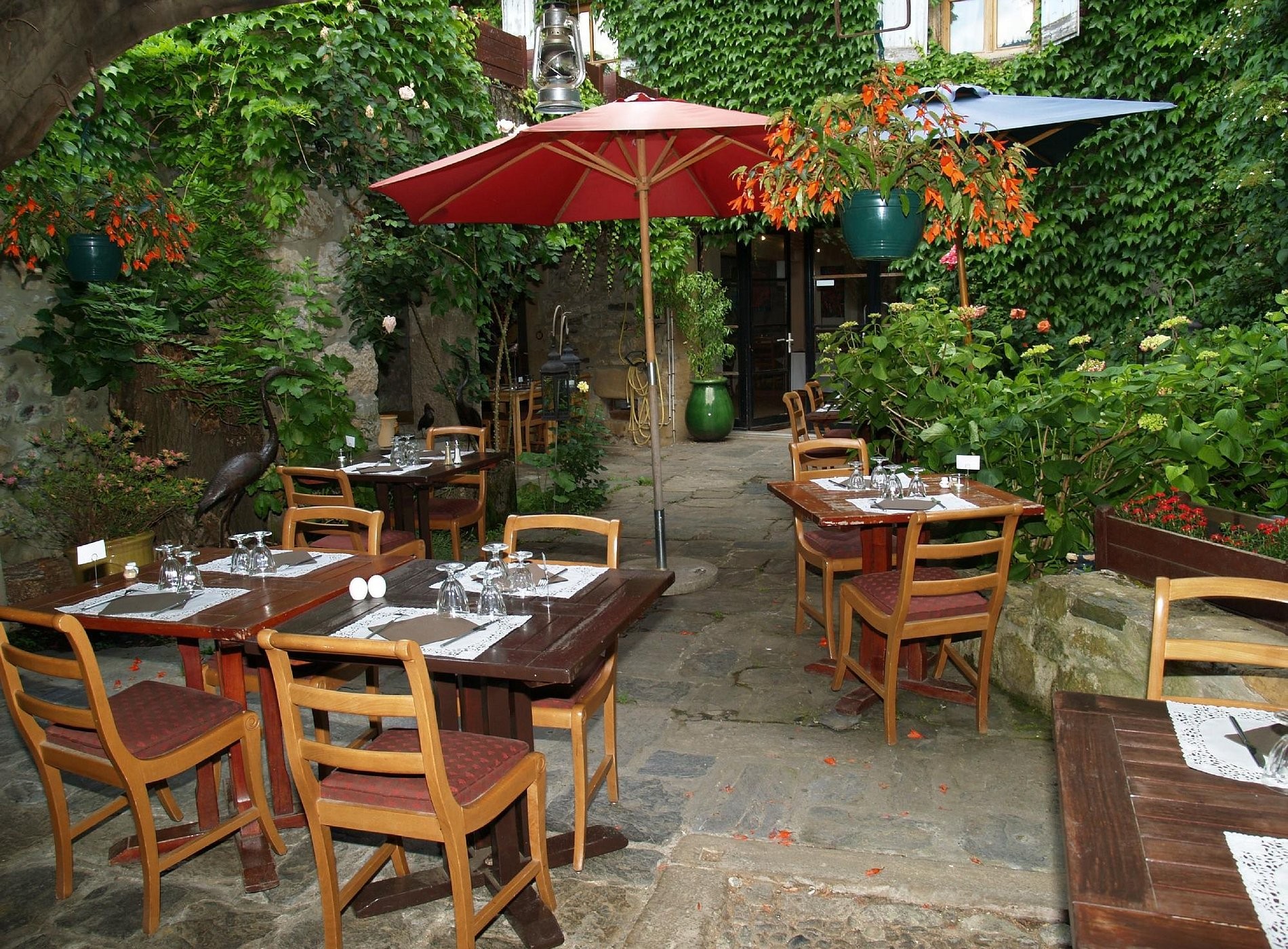 The tables of the fountain, Chambre d'Hôtes à Florac Trois Rivières