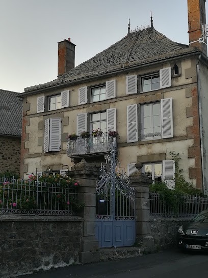 Les Acajous, Chambre d'Hôtes à Neussargues en Pinatelle