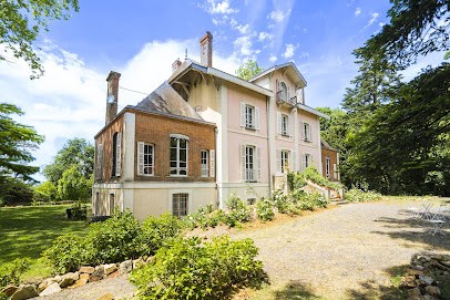 Castle De La Tourlandry, Chambre d'Hôtes à Chemillé-en-Anjou