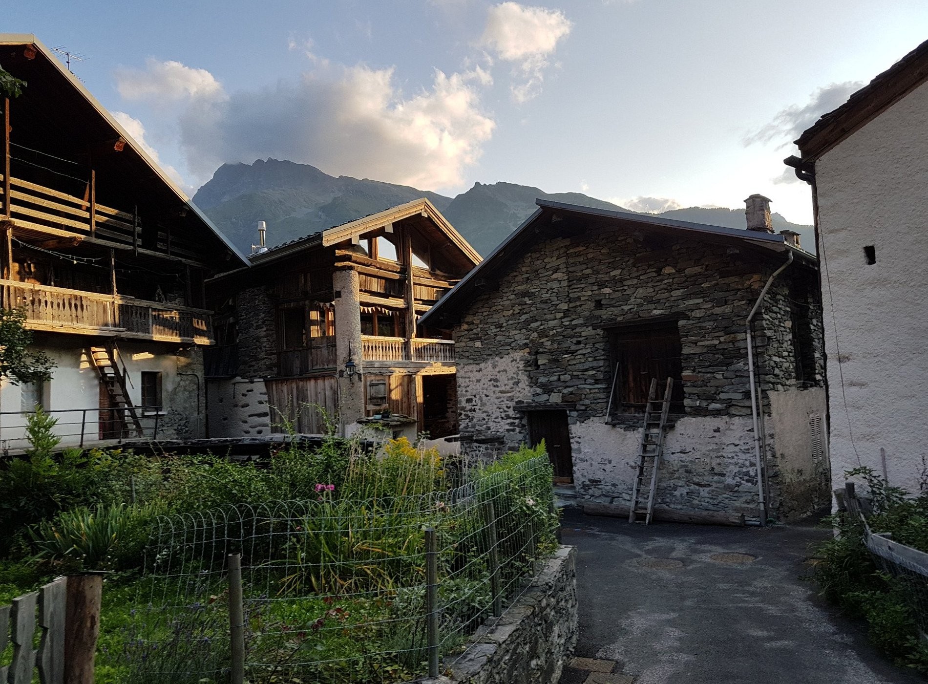 Chez Michel. Cottage And Room D Hôte, Chambre d'Hôtes à Sainte-Foy-Tarentaise