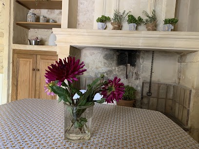 Gîte de la Tour des Abbés, Location de Vacances à Fontvieille