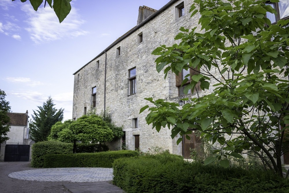 LA MAISON ROYALE, Maison d'Hôtes à Pesmes