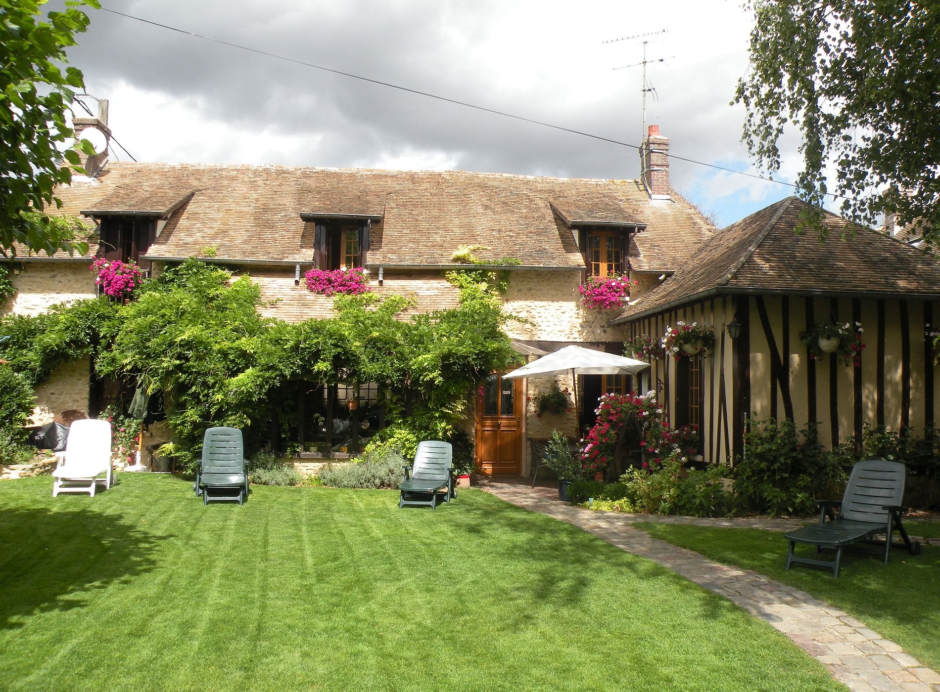 Les Granges Ménillonnes, Chambre d'Hôtes à Ménilles