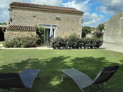 Gite Les Tourterelles, Location de Vacances à Thaims