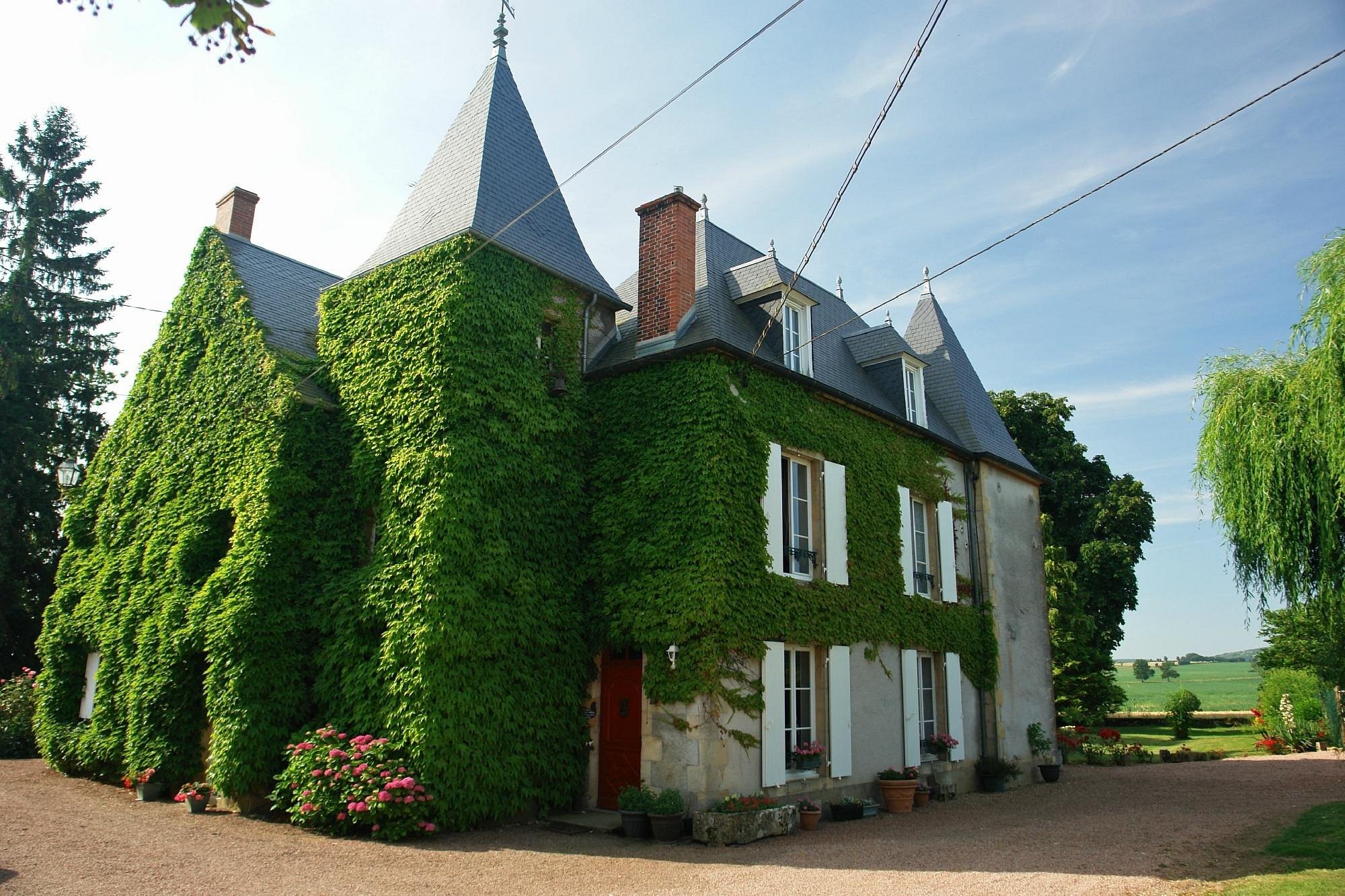 Domaine des Perrières, Chambre d'Hôtes à Crux-la-Ville