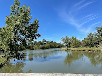 Médoc L'Héberge Du Lac D'Isachris, Location de Vacances à Queyrac