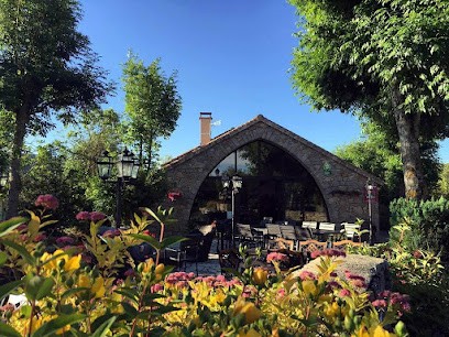 Les Busserolles, Chambre d'Hôtes à Peyreleau