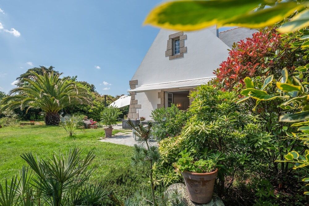 Villa des fleurs d'ajoncs: Chambres d'hôtes haut de gamme au calme, en bord de mer à 150m des plages, proche GR34, Finistère, Chambre d'Hôtes à Concarneau