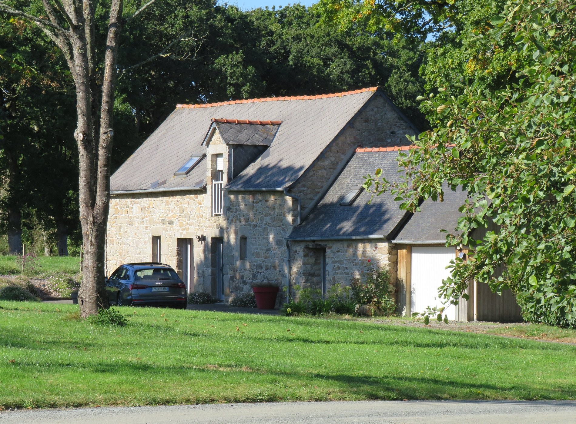 bed and breakfast At the edge of the woods, Chambre d'Hôtes à Pommerit-le-Vicomte