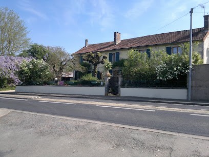 La Maison Jaune, Chambre d'Hôtes à Bouresse