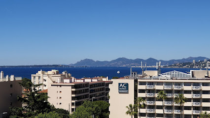 Les Sables : Appartement À Antibes Sur La Côte D'azur, En Bord De Mer Avec Vue Panoramique, Proche Juan Les Pins, Location De Vacances à Antibes