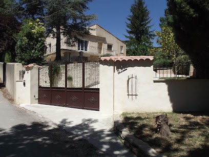 Villa Le Riou Vacances Luberon, Location de Vacances à Saint-Martin-de-la-Brasque