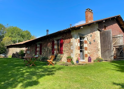 La Ferme En Tuiles, Location de Vacances à Mouzon