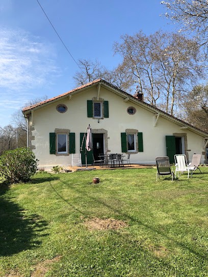 Chambres d’hôtes Arremounon, Chambre d'Hôtes à Lamothe