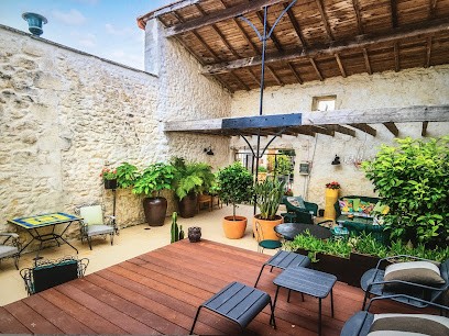 La Maison Blanche - Maison & Table D'Hôtes, Chambre d'Hôtes à Saint-Yzans-de-Médoc