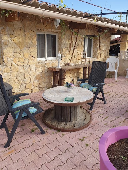 Studio Atypique Vaucluse, Location de Vacances à Jonquerettes