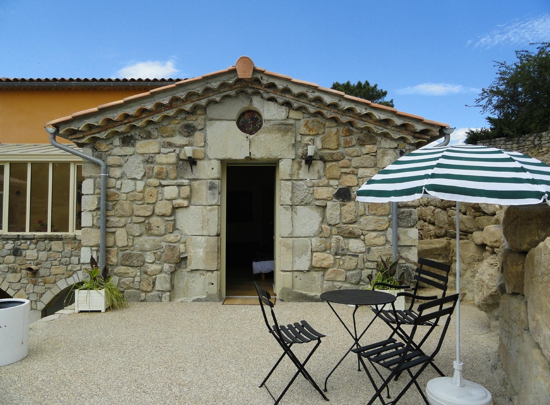 Chambres d'hôtes Au creux du Chambon Joyeuse Ardèche, Chambre d'Hôtes à Joyeuse