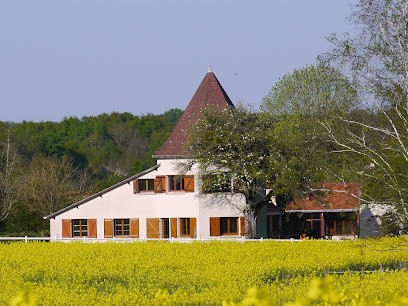 La Demeure des détectives, Chambre d'Hôtes à Traînou