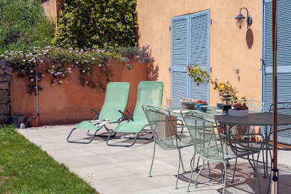 Lou Messugo Holiday Apartment, Location de Vacances à Roquefort-les-Pins