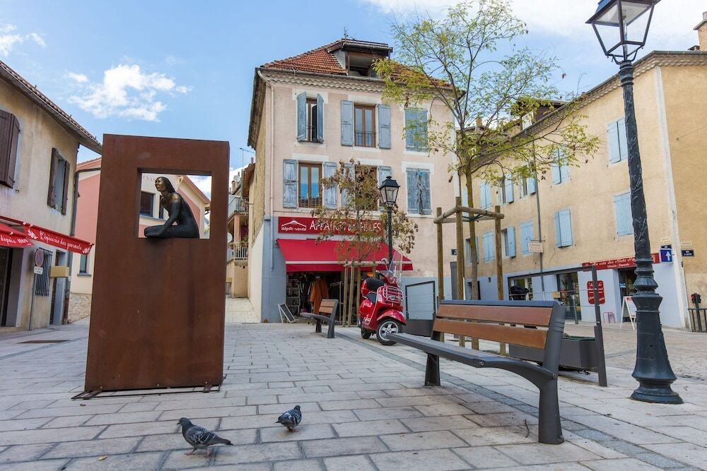 T2 Centre Ville Clim Et Parking, Location de Vacances à Gap