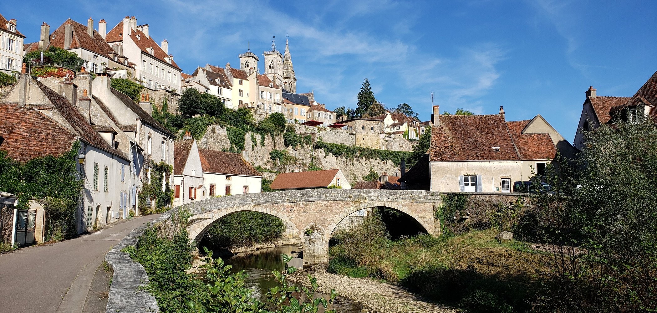 La Maison Févret, Chambre d'Hôtes à Semur-en-Auxois