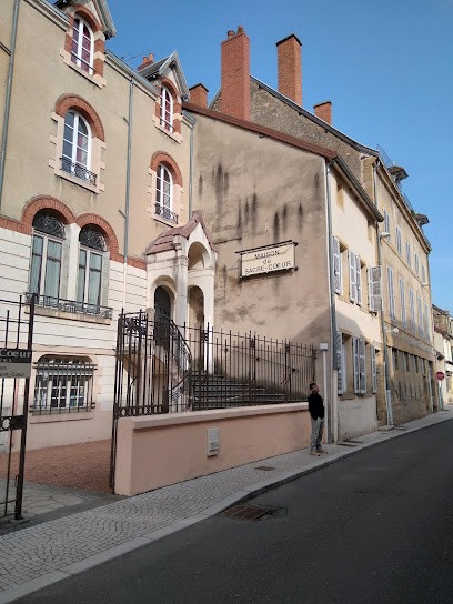 Maison du Sacré-Coeur, Chambre d'Hôtes à Paray-le-Monial