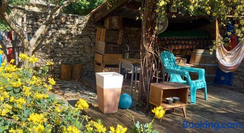 Un nid entre vignes et pierres, Chambre d'Hôtes à Claret