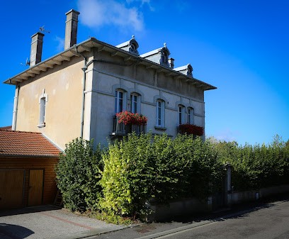 The Sugar Plum Host, Guest Rooms In Verdun, Chambre d'Hôtes à Verdun