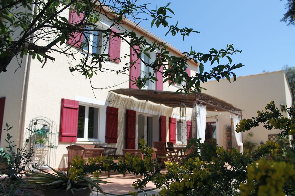 Chambres D'hôtes Les Jardins D'Holi, Chambre d'Hôtes à Garrigues-Sainte-Eulalie