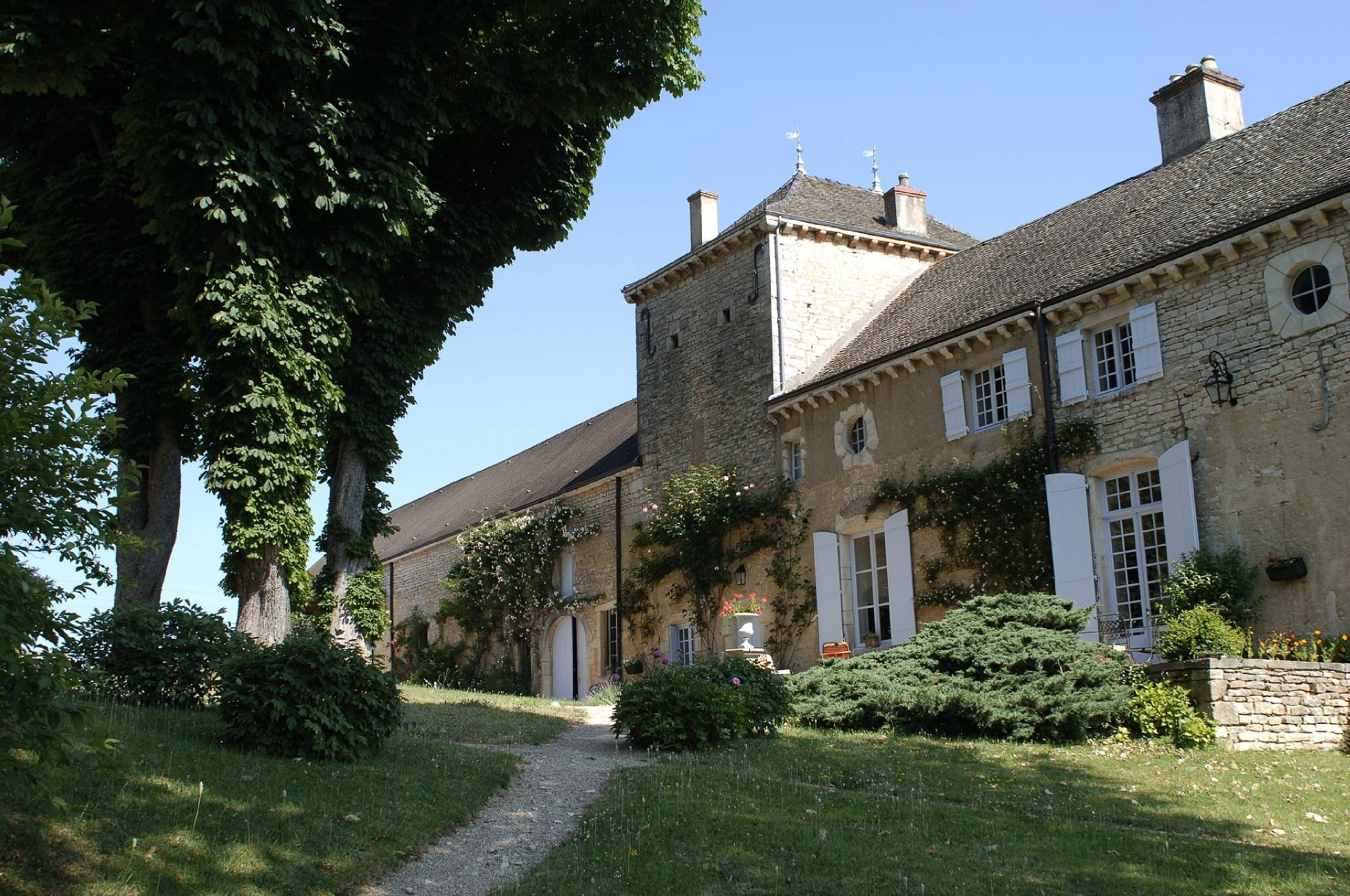 Les maisons vigneronnes du Château de Messey, Chambre d'Hôtes à Ozenay