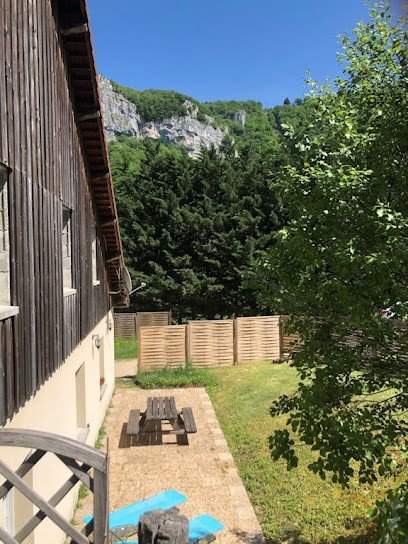 GITE DE LA CASCADE, Location de Vacances aux Planches-près-Arbois