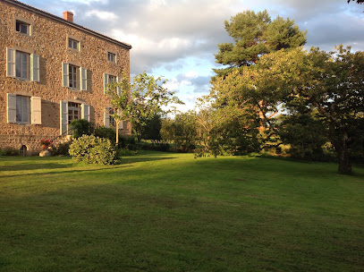 Chambres D'hôtes- La Cure De Brandon, Chambre D'hôtes à Navour-sur-Grosne